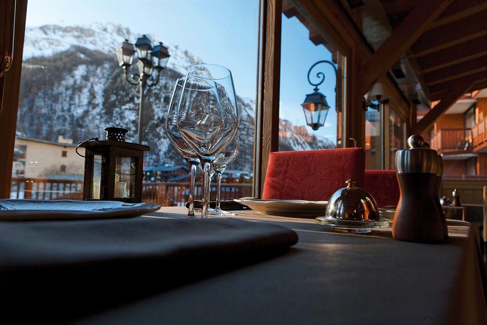 Le Savoie Otel Val-dʼIsère Restoran fotoğraf